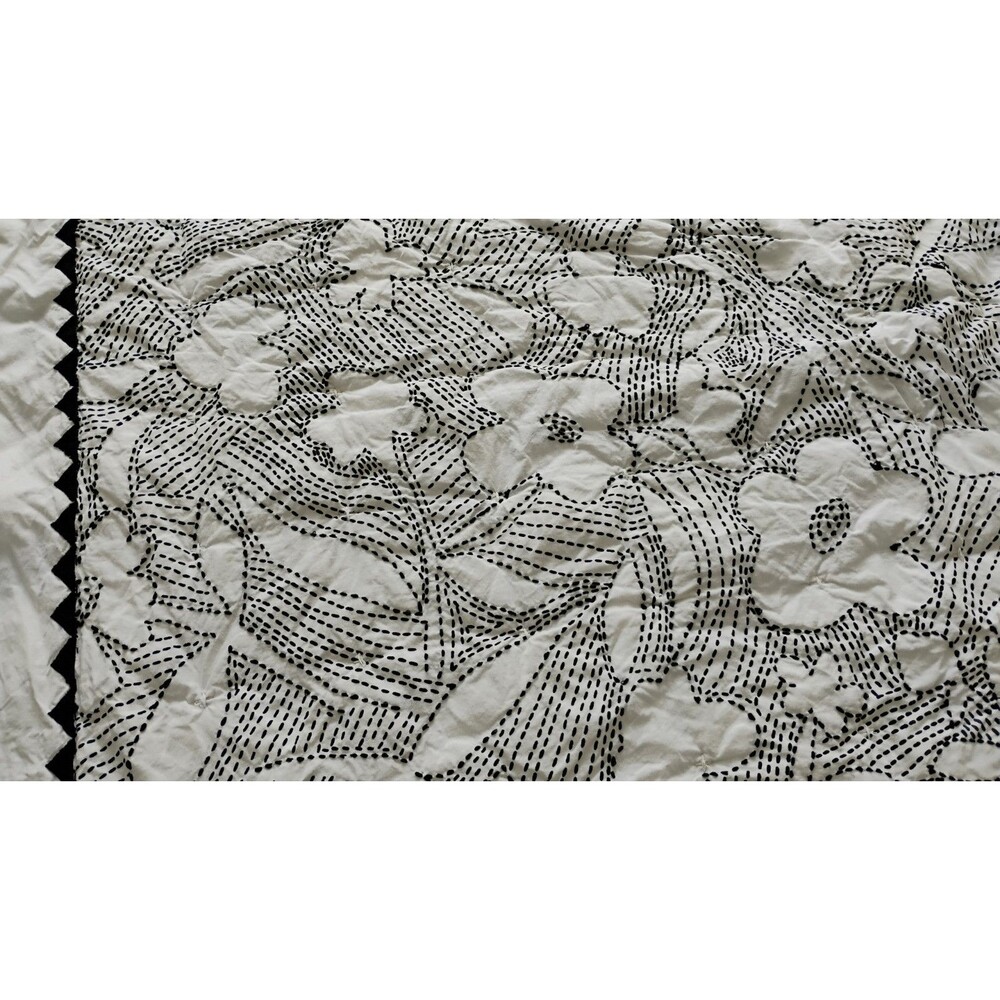 John Robshaw Baby Toddler Suhavi Crib Quilt Blk White Floral Organic Cotton EUC - Picture 4 of 11
